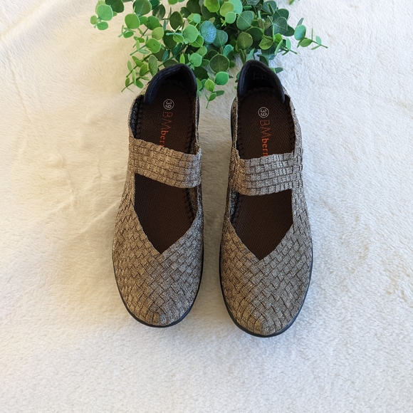 NWT Bernie Mev Mary Jane Wedges Size 8.5 - Picture 2 of 9
